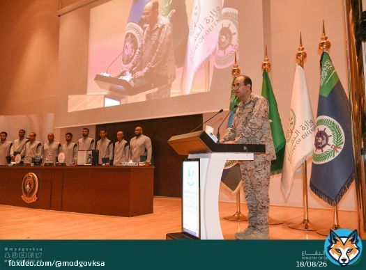 قائد #القوات_البحرية_الملكية_السعودية يكرم منتخب القوات البحرية للدراجات.