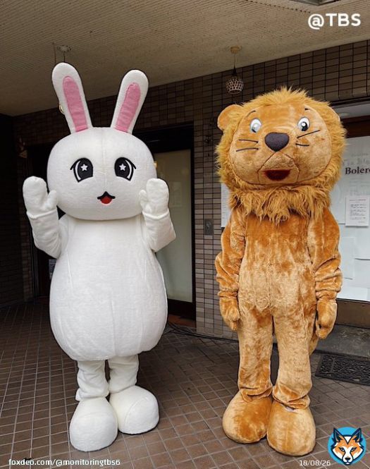 #川口春奈＆#黒島結菜 『ちむどんどん』姉妹旅\u2605 ￣￣￣￣￣￣￣￣￣￣￣￣ いかがでしたか  このサプライズ旅で TVの前の皆さんも一緒に ちむどんどん (訳：胸がワクワクする気持ち) して頂けていたら嬉しいです  写真は着ぐるみ 上級者\u2605川口さんと 初心者\u2605黒島さん  #モニタリング
