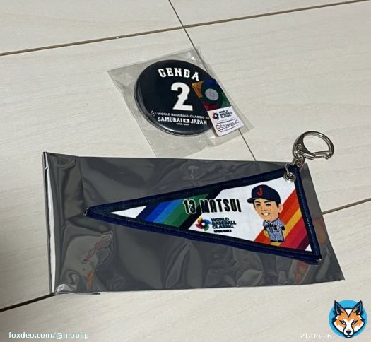 侍ジャパン JAPAN WBCグッズ ガチャ 缶バッジ ペナント シークレット 交換 2023  【譲】 2 源田 13 松井  【求】 山田 ヌートバー 大谷 岡本 大勢 異種でも可です！  交換可能な方、リプまたはDMお願いします。
