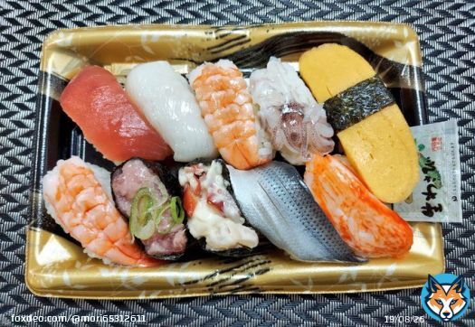 昨日のお昼しーすー食べた  #昼ごはん　#寿司　#MaxValu　#火水ピカ市　#値段もお手頃で普通に旨かった　#医療従事者の方々に感謝