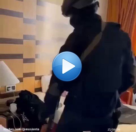 Бойца ММА задержали в Москве по подозрению в вымогательстве у несовершеннолетнего. В октябре 2021 года Асхаб Магомедов угрожал пострадавшему применением насилия и распространением информации, позорящей его и его близких. За неразглашение этих сведений он просил крупную сумму