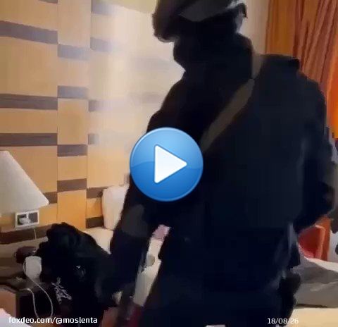 Бойца ММА задержали в Москве по подозрению в вымогательстве у несовершеннолетнего. В октябре 2021 года Асхаб Магомедов угрожал пострадавшему применением насилия и распространением информации, позорящей его и его близких. За неразглашение этих сведений он просил крупную сумму