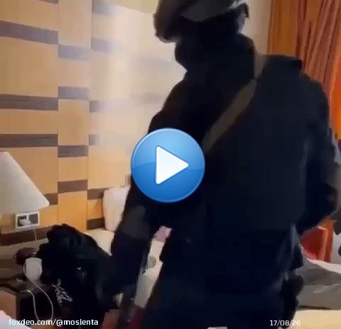 Бойца ММА задержали в Москве по подозрению в вымогательстве у несовершеннолетнего. В октябре 2021 года Асхаб Магомедов угрожал пострадавшему применением насилия и распространением информации, позорящей его и его близких. За неразглашение этих сведений он просил крупную сумму