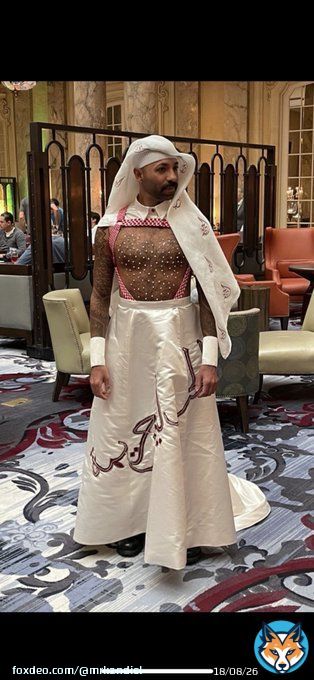 علشان تعرفوا ان الذباب الالكتروني المدعوم من نظام الحمدين بيعمل بنفس الاسلوب عندما انتشرت صور وفيديوهات هذا الشا.ذ القطري. قام الذباب باختلاق قصة مشابهة وإلصاقها بالسعودية ليشتت الانتباه ومن اجل التشويه