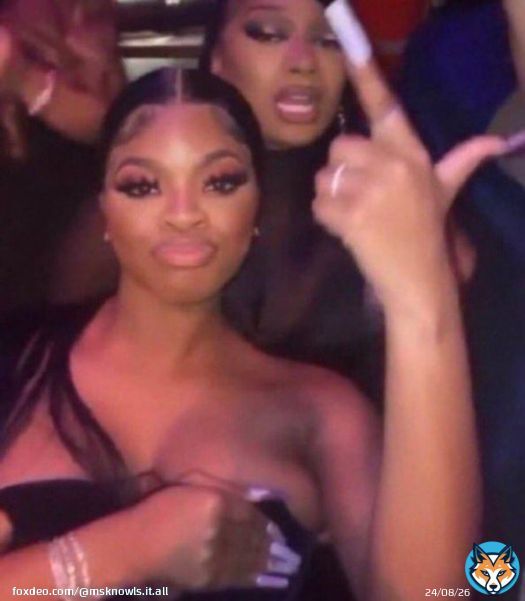 Ebuka: where is Nelisa in all of this   Thabang: next to Yemi  That&rsquo;s right my boy    #BBTitans