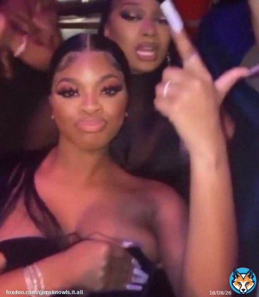 Ebuka: where is Nelisa in all of this   Thabang: next to Yemi  That&rsquo;s right my boy    #BBTitans