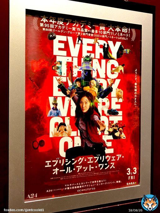 映画『エブリシング・エブリウェア・オール・アット・ワンス』 #TOHOシネマズ #映画 #eiga #映画エブエブ 監督：ダニエルズ 出演：ミシェル・ヨー、キー・ホイ・クァン、ジェイミー・リー・カーティス 上映時間：139分 公開日：3/3