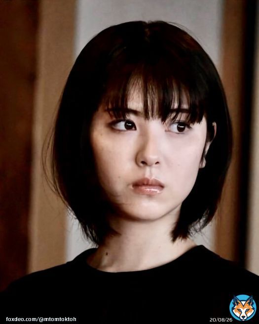 #浜辺美波 #オリバーな犬  喪服姿がcool beauty