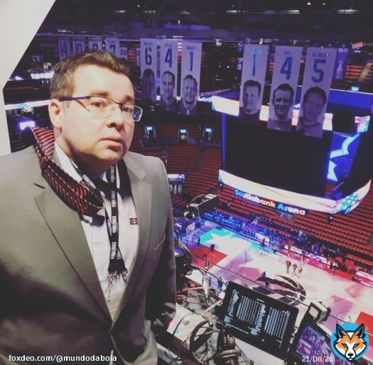 Ap&oacute;s quase 12 anos de casa, R&ocirc;mulo Mendon&ccedil;a anunciou a sa&iacute;da da ESPN nesta ter&ccedil;a-feira.   Reprodu&ccedil;&atilde;o