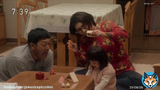 #舞いあがれ【ぐっさんのアドリブ】おそらく台本に書かれているのは舞が「ほなまた」で電話を切るところまで。そのあとの勝さんの「チーズ、うめづ、バファローズ」はカット尻に ぐっさんがその場で足したアドリブでしょうね。赤楚衛二さんが素で笑っている表情から見て、たぶん間違いないと思います。