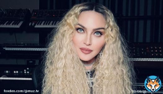 Мадонна похвасталась новой грудью без белья  #Мадонна #откровенные фото звезд #певица