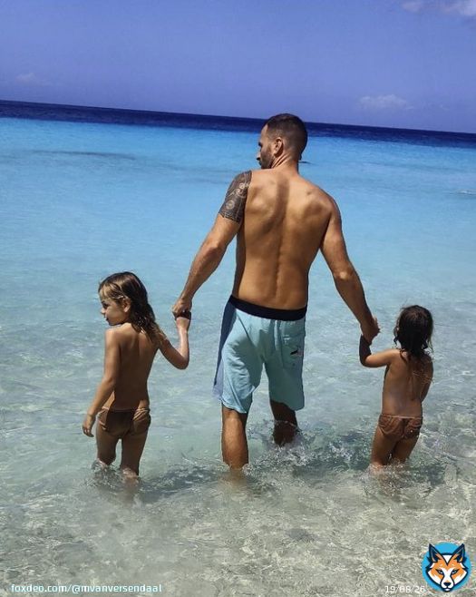 The 4 main priorities of my life, day in & day out:  1. Love kids & wife 2. Unique experiences 3. Health & wealth 4. Help #bitcoin adoption  Which one would you add or replace?