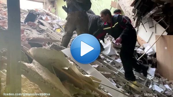 This is how Mariupol civilians emerged from under the Azovstal steel works to flee the ruined city in UN-led evacuation. 100+ women and children were evacuated and are expected to reach Ukraine-controlled Zaporizhia tomorrow morning. Video by MP David Arakhamia via Azov regiment