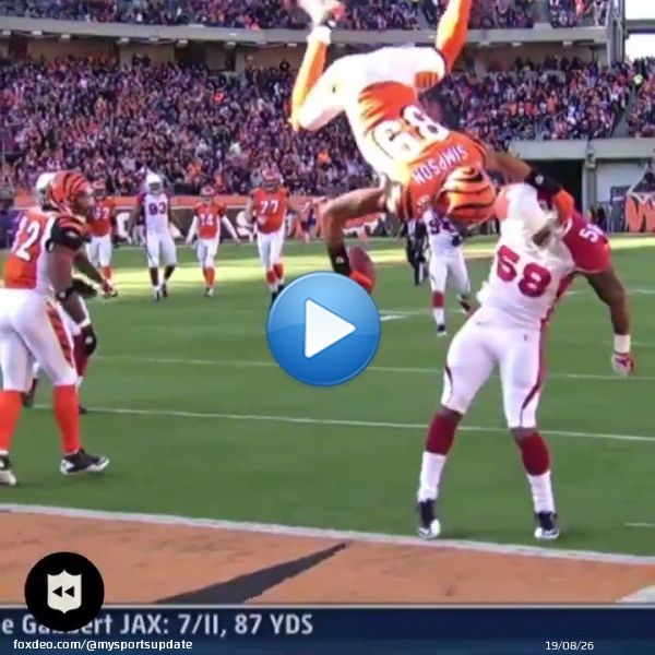 11 years ago during a Saturday slate of NFL games: #Bengals WR Jerome Simpson had one of the most impressive touchdowns you'll ever see, somersaulting over a defender into the endzone and sticking the landing.