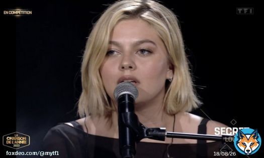 #LCDLA Un moment hors du temps pendant La Chanson de l&rsquo;Ann&eacute;e avec Louane et le titre touchant qu&rsquo;elle a &eacute;crit pour sa fille   Louane reprend sa chanson  &ldquo;Secret&rdquo;