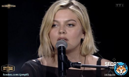 #LCDLA Un moment hors du temps pendant La Chanson de l&rsquo;Ann&eacute;e avec Louane et le titre touchant qu&rsquo;elle a &eacute;crit pour sa fille   Louane reprend sa chanson  &ldquo;Secret&rdquo;