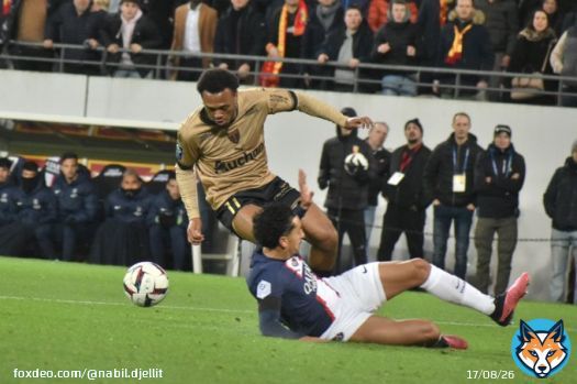 On peut critiquer le PSG (on le fera...) mais faut surtout f&eacute;liciter le RC Lens. La meilleure &eacute;quipe de L1 dans son expression collective. #RCLPSG