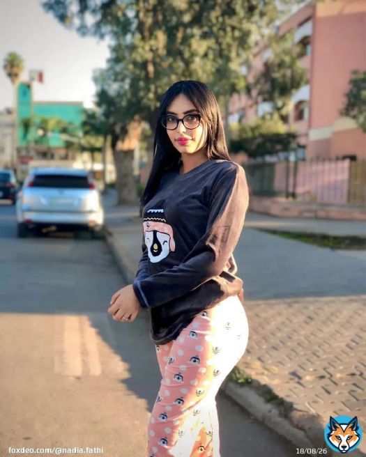 Photo by KHADIJA ALLAWI in Sal&eacute;. May be an image of 1 person, braids, smiling, sweatpants, tights, top, sweatshirt and outdoors.