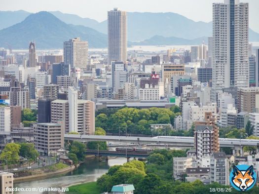 見立山より （広島市東区牛田）  \u2460新幹線とレッドウイング \u2461アストラムライン \u2462新幹線の奥に広島城と原爆ドーム \u2463路面電車とG7広島サミットの会場となる元宇品のプリンスホテル  #見立山 #レッドウイング #アストラムライン #広島城 #原爆ドーム #G7広島サミット