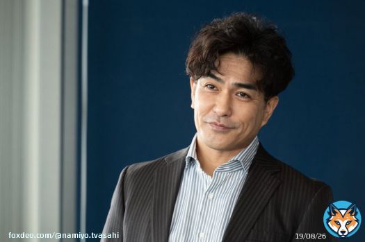 \u25e4　　　　　 \u25e5 場面写真 カウントダウン \u25e3　　　　　 \u25e2  #波よ聞いてくれ 底知れぬラジオD 麻藤兼嗣(#北村一輝)  ミナレ(#小芝風花)に素質を見出し ラジオ業界に引きずり込む フィクサー的存在  しかし、その本心は分からない&hellip; 麻藤の言動を要チェックだ  #4月21日スタート #あと4日