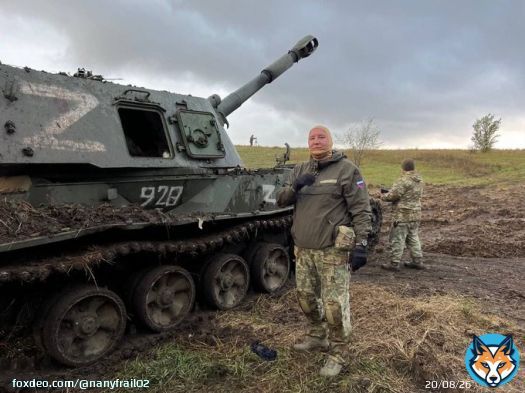 Маск: воюет в твиттере  Рогозин: в реале