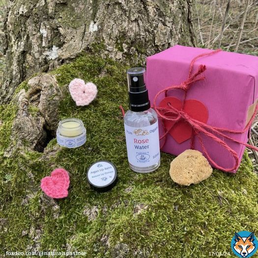 Are you looking for a Mother's Day gift that will be truly appreciated? Try our amazing lip care kit.  #lipcarekit #lipbalm #mothersday #snow #amberalert #giftideas #ecogifts  #mothersdaygift #lips #lipcare