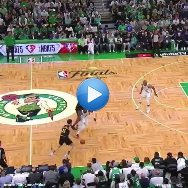 quando eu t&ocirc; jogando basquete e lembro que as pessoas se beijam sem amar