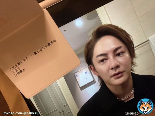 昨夜の王子はみんなへの愛のためにとても輝いていた王子らしい人生を駆けぬけている 今日から愛の吹雪になりそうだ 昨年の愛が今年の吹雪に #三崎優太 @misakism13 #三崎優太サンタクロース #青汁王子 @aojirutimer  #青汁王子に届け #愛の雪 #愛の吹雪 #青汁砲