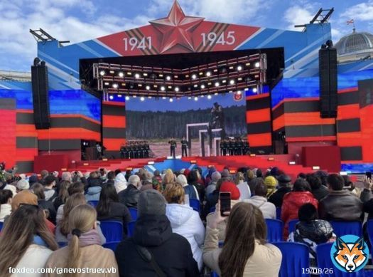В честь Дня Победы пройдет бесплатный концерт на Дворцовой площади  Для зрителей выступят Александр Розенбаум, Дмитрий Певцов, Василий Герелло, Евгений Дятлов, Елена Ваенга, а также лучшие музыканты Северной столицы.    Вход свободный, начало в 14:009 мая.