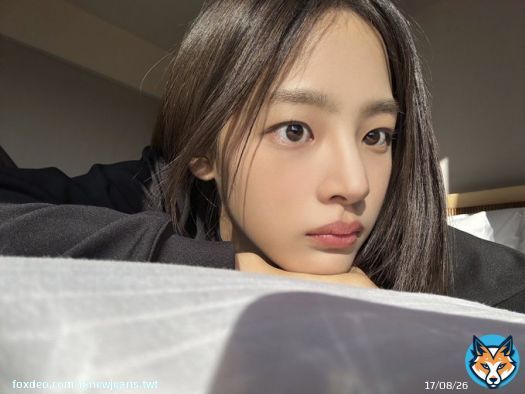 2022년이 정말 얼마 남지 않았어요 올해의 마지막 금요일 !  다들 뭐하고 보내실 건가요><?  #뉴진스 #NewJeans #민지 #MINJI
