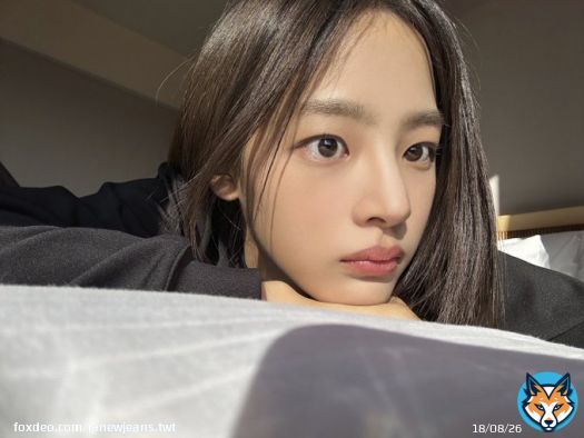 2022년이 정말 얼마 남지 않았어요 올해의 마지막 금요일 !  다들 뭐하고 보내실 건가요><?  #뉴진스 #NewJeans #민지 #MINJI