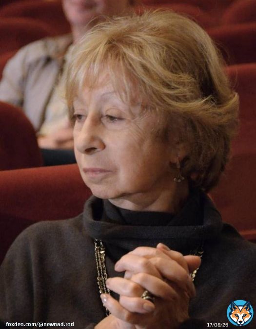 84-летняя Лия Ахеджакова пожаловалась, что её выгнали из театра.   - Меня предупредил директор, что меня больше в репертуаре не будет по требованию разгневанных каких-то людей, которые пишут ему письма, и департамент культуры подтвердил, чтобы меня убрали из репертуара театра.