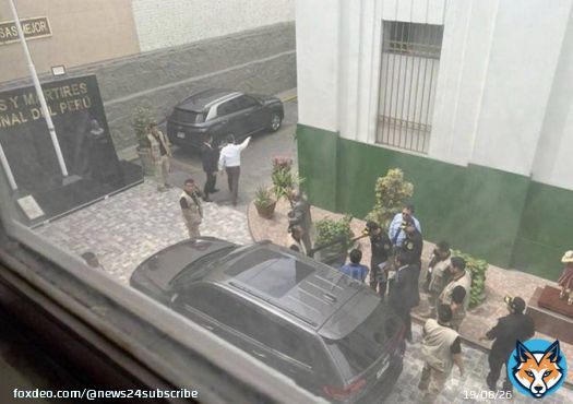 Президент Перу Педро Кастильо задержан полицией, пишут местные издания. Кастильо распустил парламент, который должен был в третий раз рассмотреть вопрос о его импичменте. Парламентарии всё равно собрались на заседание. Глава конгресса призвал гражданн не подчиняться президенту