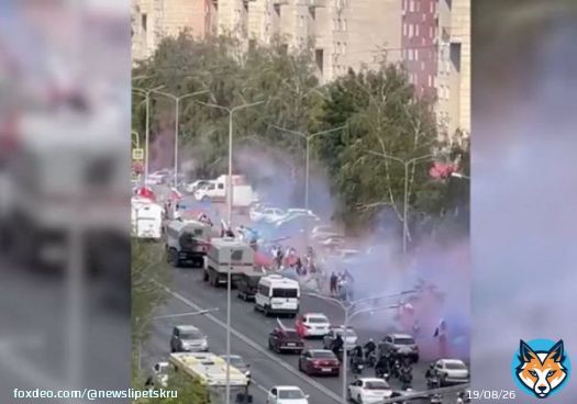 Земляк жителей Липецкой области &ndash; писатель и политик Захар Прилепин уходит в Росгвардию   В зону боевых действий в составе Росгвардии отправился писатель и политик Захар Прилепин. Жители Липецкой области по праву считают его своим земляком - здесь Захар ...