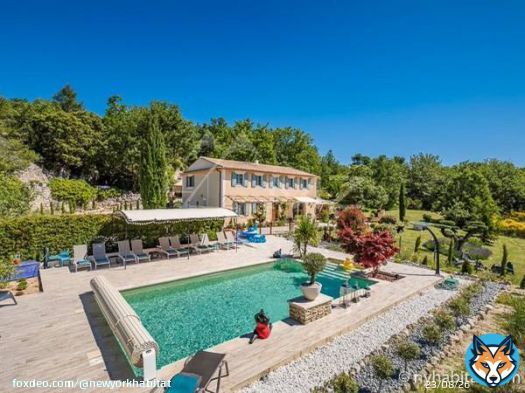 South of France Vacation Rental Discount!    Save &euro;150 off the agency fees on this furnished 5-bedroom Vacation Rental in #Gordes, Provence!     Check out the details below  or DM us for information.     #realestate #FurnishedRentals