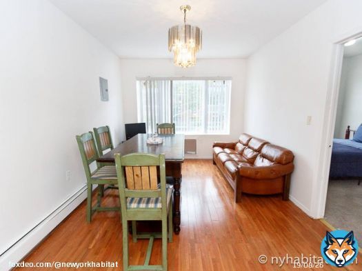 New York Apartment Share Discount!    Save $100 off the agency fees on a furnished room for rent in this 3-bedroom apartment in #BedfordStuyvesant, Brooklyn!     Check out the details below  or DM us for information.     #NYCRooms #RealEstate