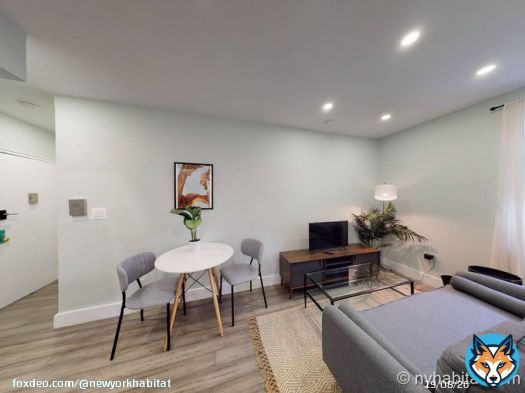 This 1-bedroom New York apartment sits in the Lower Manhattan East Village neighborhood. This furnished rental has a queen-size bed, an in-unit washing machine and dryer, and an equipped kitchen.   Check it out:   #EastVillage #ManhattanListings #NYC