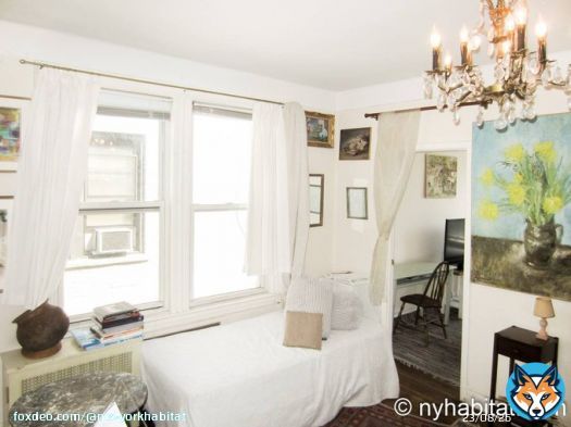 This is an apartment share in Astoria, Queens. The bedroom on offer has a queen-size bed and a large window that overlooks a garden.   Head to our website for more information:   #Astoria  #Queens #NYC
