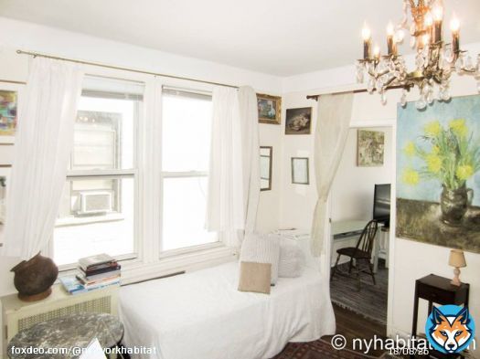 This is an apartment share in Astoria, Queens. The bedroom on offer has a queen-size bed and a large window that overlooks a garden.   Head to our website for more information:   #Astoria  #Queens #NYC