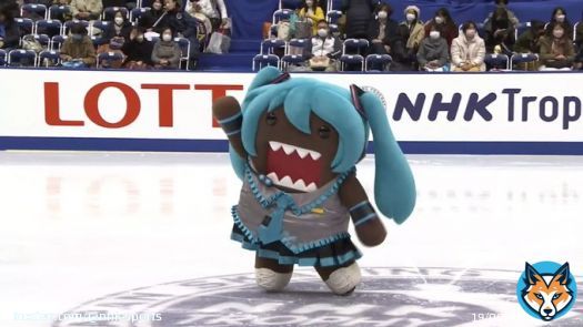 ／  どーも！どーも！  ＼  #NHK杯フィギュア に  #初音ミク のコスプレをした  #どーもくん 登場  会場で華麗なスケーティングを披露しました！  #NHK杯　#フィギュアスケート  ノーカット動画はこちらから
