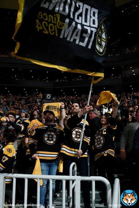 Starting off Strong    Rob Collier and Jenn Rogers &ndash; the siblings of fallen MIT police officer Sean Collier &ndash; and former #NHLBruins blue liner Adam McQuaid were tonight's honorary fan banner captains!