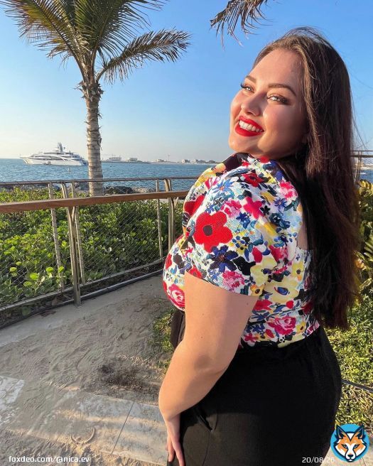 Palm trees & ocean breeze\ud83c\udfdd................_#dubai #bvlgariyachtclub #uae #smile #redlips #palmtrees #sun #sunshine #goodlife #lifestyle #business #businesswoman #dubailifestyle