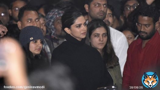 In both the pictures, Deepika represented our country and countrymen emotions  One of the very few actress in Bollywood with a spine