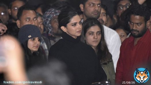 In both the pictures, Deepika represented our country and countrymen emotions One of the very few actress in Bollywood with a spine