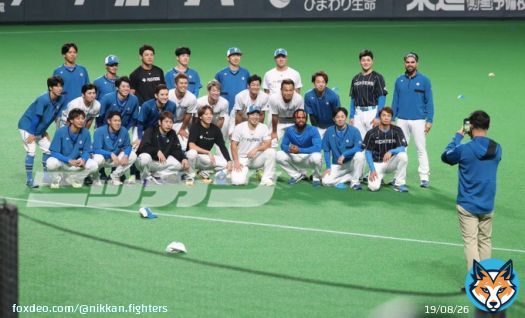 #札幌ドーム 最終戦の前に記念撮影 #lovefighters #19年間ありがとうございました