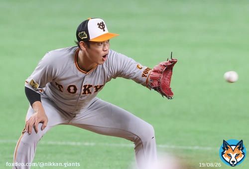 【復刻＝ #おかえりチョーさん 】  《大阪から第3戦の地・福岡へ新幹線で移動。途中停車駅の広島駅で、かつてのチームメート広島長野久義外野手（35）と偶然にも遭遇。窓越しの再会で闘魂を注入された。》  巨人坂本に闘魂&hellip;広島駅で盟友長野が手を振っていた