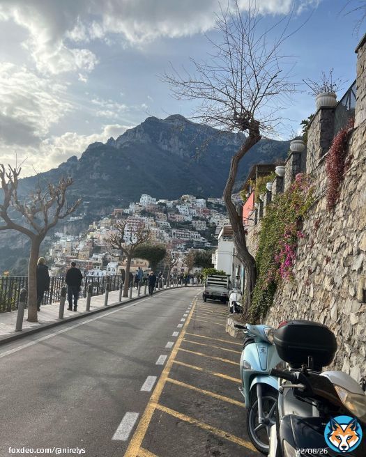 Photo by Nirelys Mateo on December 05, 2023. May be an image of motorcycle, scooter, Camogli, road and street.