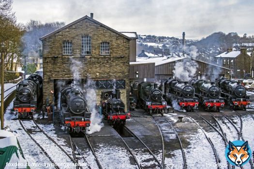 Good morning all, the #Steamfix taken last Saturday at the @WorthValley . 8 , yes 8 locomotives all in steam. One is behind 44871 on the left . Wow , an amazing sight I set off at 0600 to capture. The people who made this happen deserve tremendous credit . Have a great day.