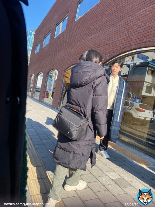 OP saw #CHANYEOL by chance when she visited her friend in Seoul last January ???? #찬열