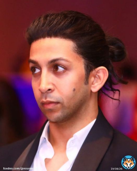 النجم هشام جمال من حفل تكريم مسلسل في بيتنا روبوت 2 \u2764.  @HishamGamalBB